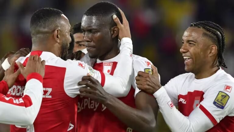 Jugadores de Santa Fe festejando el gol del triunfo contra América de Cali | Foto: Óscar Pérez.