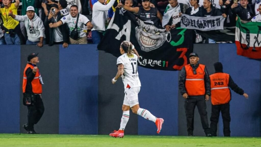 Dayro Moreno festejando en la victoria de Once Caldas contra Independiente del Valle | Foto: @oncecaldas.