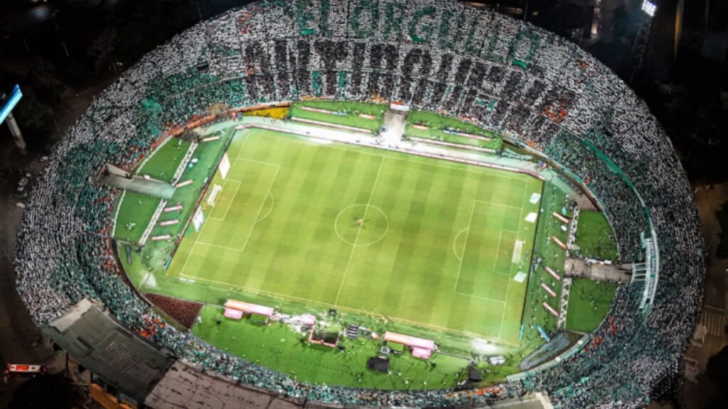 Hinchas de Atlético Nacional en el estadio Atanasio Girardot | foto: @nacionaloficial.