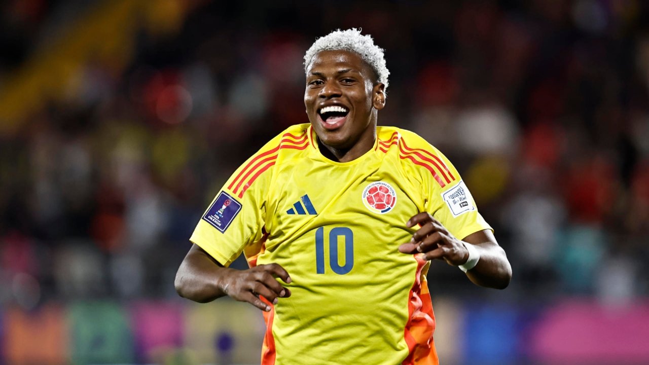 Óscar Perea festejando el gol del triunfo de la Selección Colombia en la Copa del Mundo | Foto: FCF.